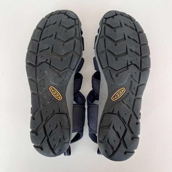 KEEN Men\'s Clearwater CNX Sandal in Navy Blue and Light Gray, size 10 / 43 main image 9